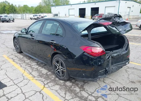 2024 Mercedes-Benz C 300 z USA, uszkodzony, nr VIN W1KAF4HB3RR212857